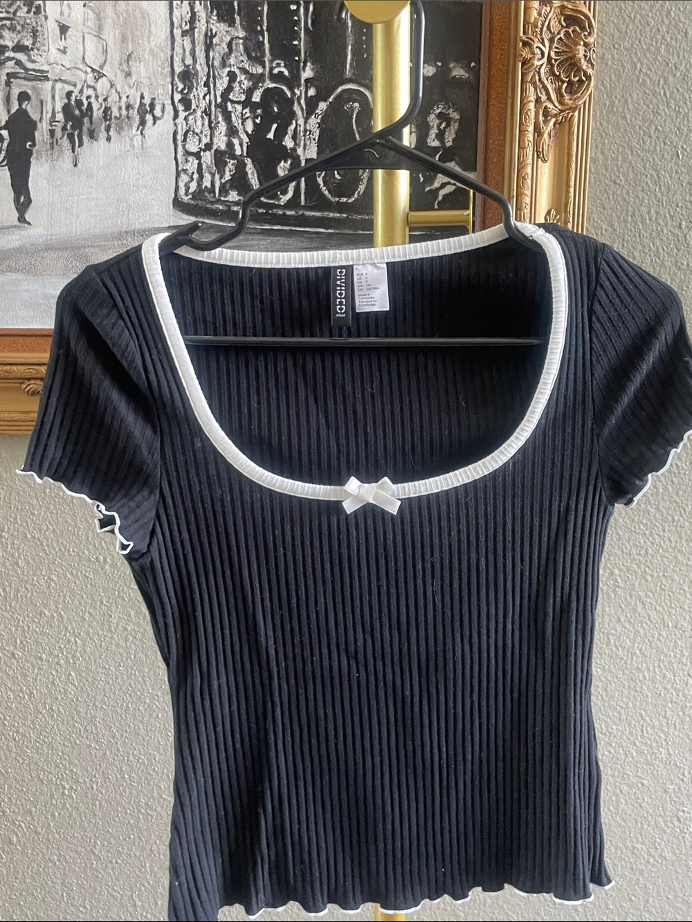 Divided Black Ribbed Scoop Tee with White Trim Bow
